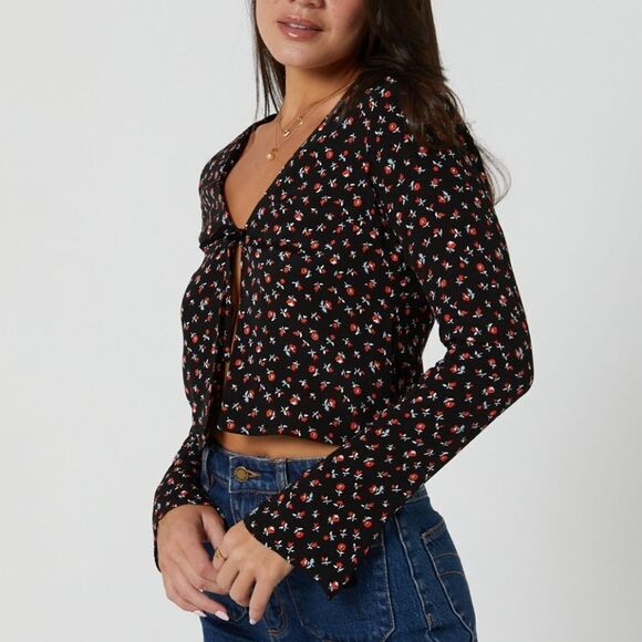 FIVESEVENTYFIVE cropped V-neck long sleeve blouse - Picture 11 of 12